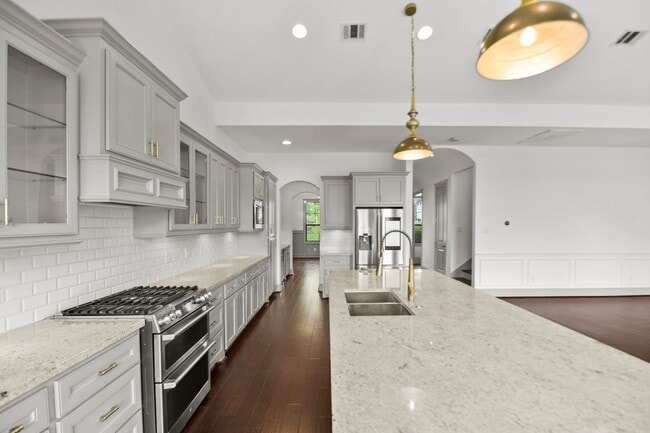 Building Photo - Timeless Elegance in Oak Forest: A Stylish...