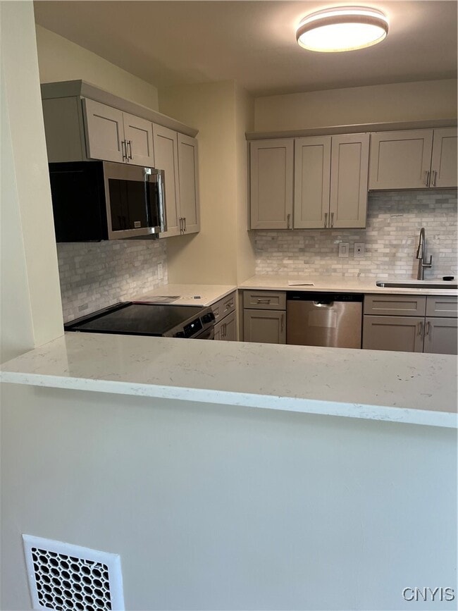 Building Photo - 2018 James St