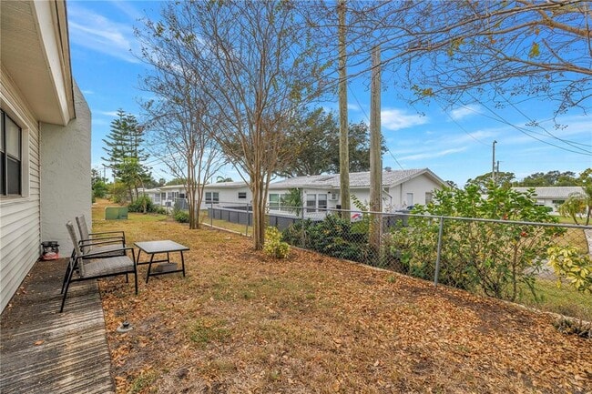 Building Photo - 9224 Mission Oaks Blvd