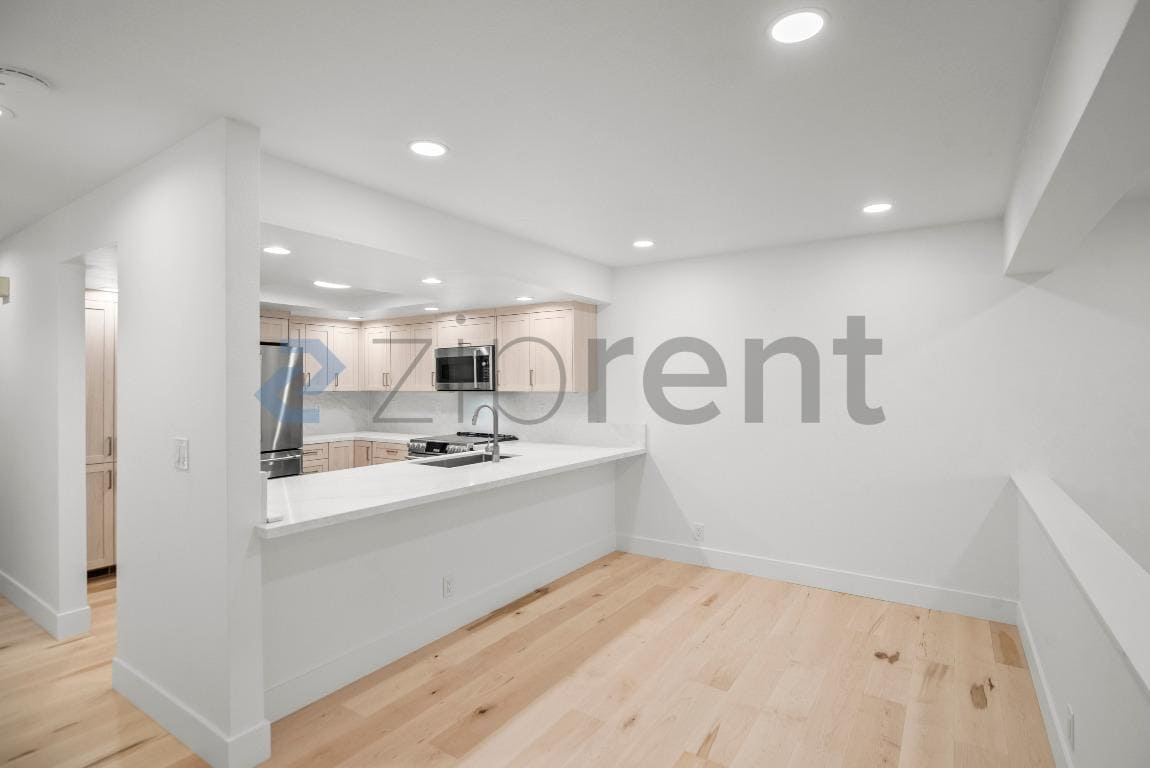 Building Photo - Unit