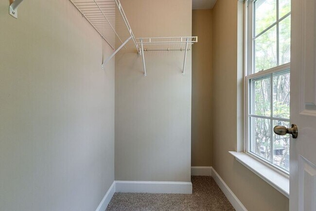Building Photo - 531 St Jules Ln