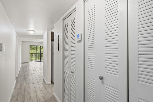 Building Photo - 2039 Coral Ridge Dr