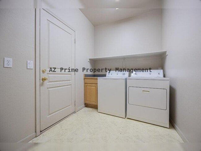 Building Photo - 2169 W Peninsula Cir