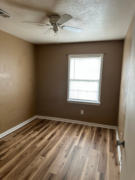 Building Photo - 3503 Willow Ln