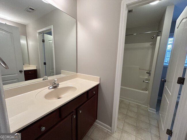 Building Photo - 2220 Copper Trail Ln NE