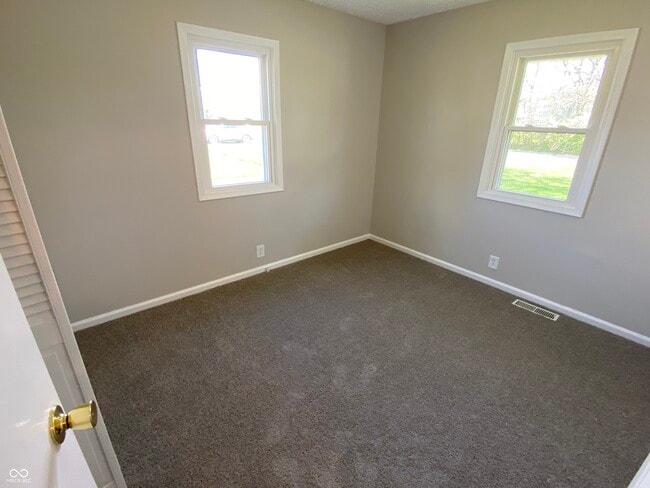 Building Photo - 1036 E Auman Dr