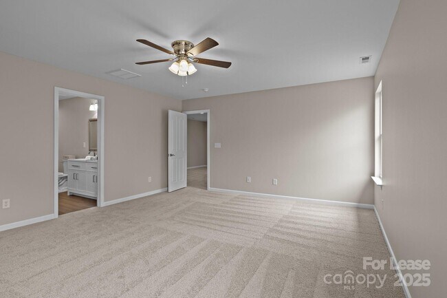 Building Photo - 302 Flanders Dr