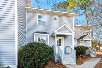 Building Photo - Reduced Rent for Any Lease Signed in Feb!! 8 Blocks to the Beach!!