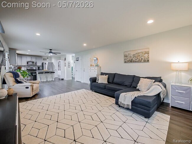 Building Photo - 8640 Quincy Dr