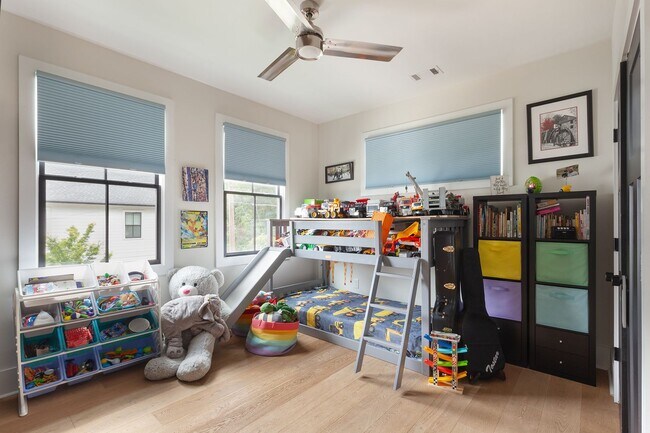 Building Photo - Stunning 4/3.5 Home in Highly Sought-After Area w/ 1300 Sq Ft of Outdoor Space!