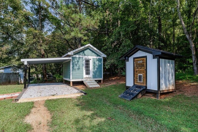 Building Photo - 330 Monty Dr