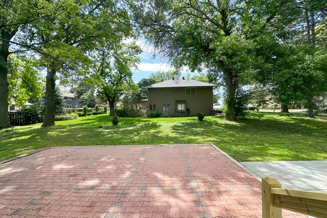 Building Photo - 922 N 122nd St