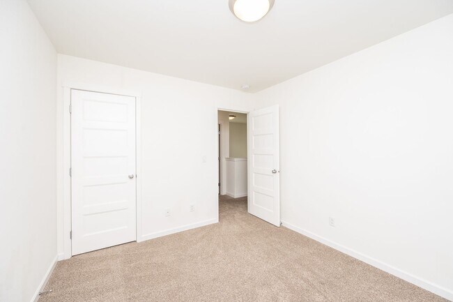 Building Photo - 3 Bedroom home in Yelm with Garage