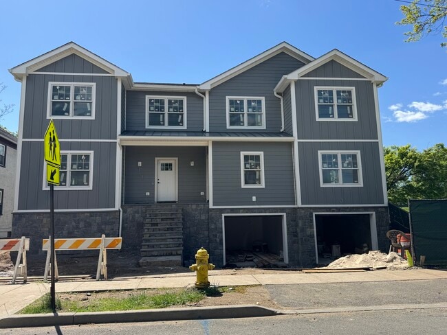 Building Photo - 194 Nelson Ave
