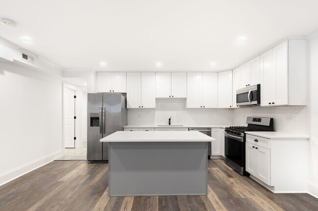 Building Photo - 7314 N Claremont Ave