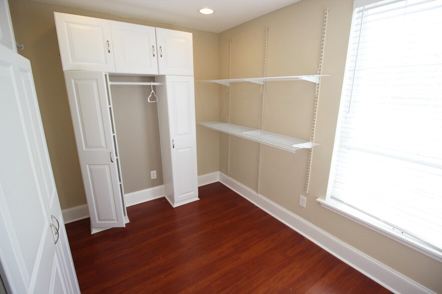 Building Photo - 3033 Toledano St