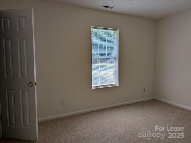 Building Photo - 610 Pennwood Ln