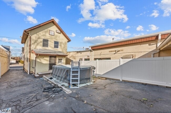 Building Photo - 27 E Madison Ave