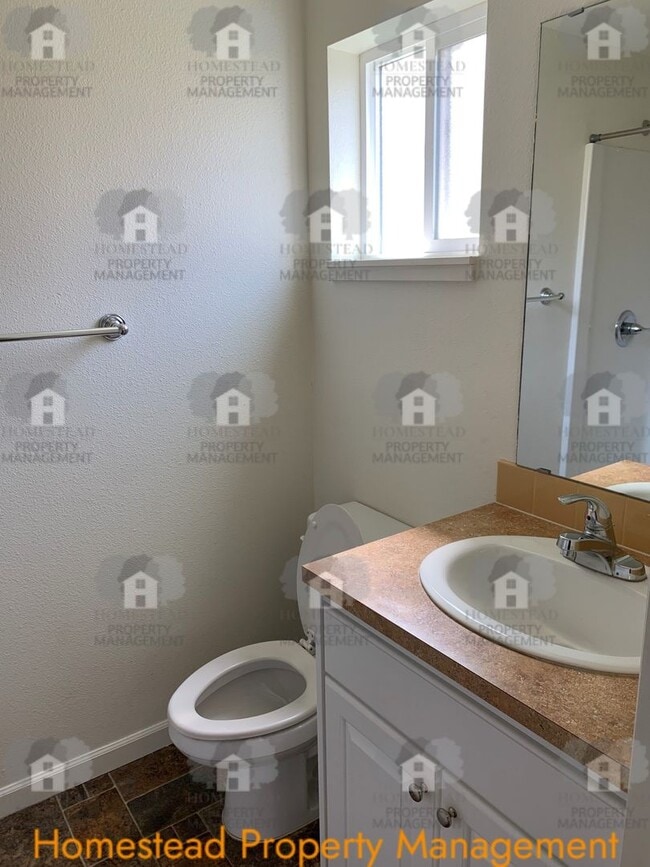 Building Photo - 411