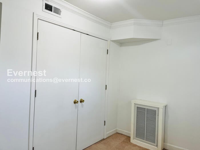 Building Photo - 454 Bowling Ave