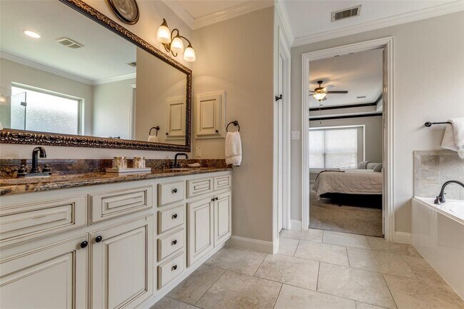 Building Photo - 15 Canoe Bend Dr