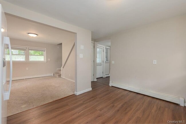 Building Photo - 119 E Village Rd