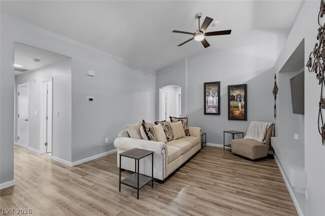 Building Photo - 833 Glitter Glen Ct