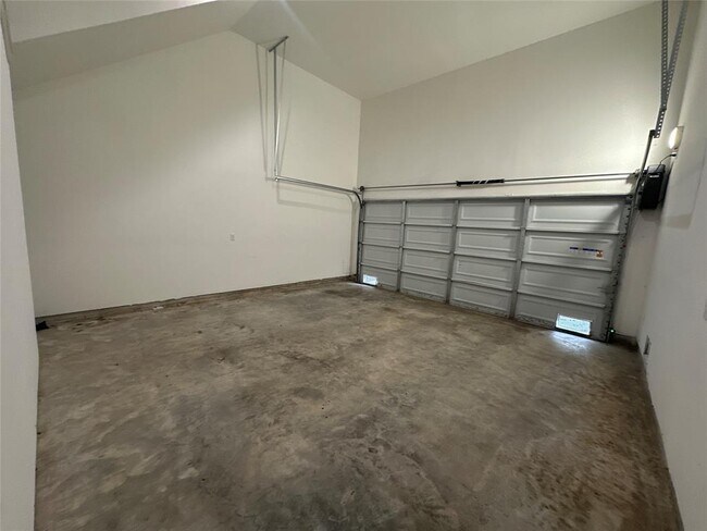 Building Photo - 2828 Versailles Oak Ln