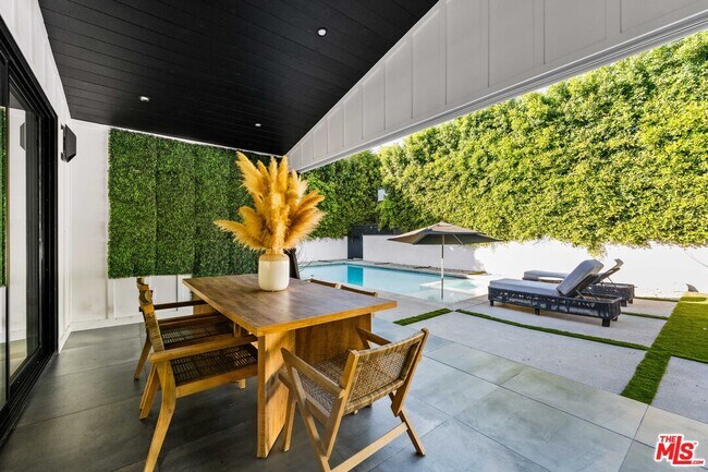 Building Photo - 13339 Margate St