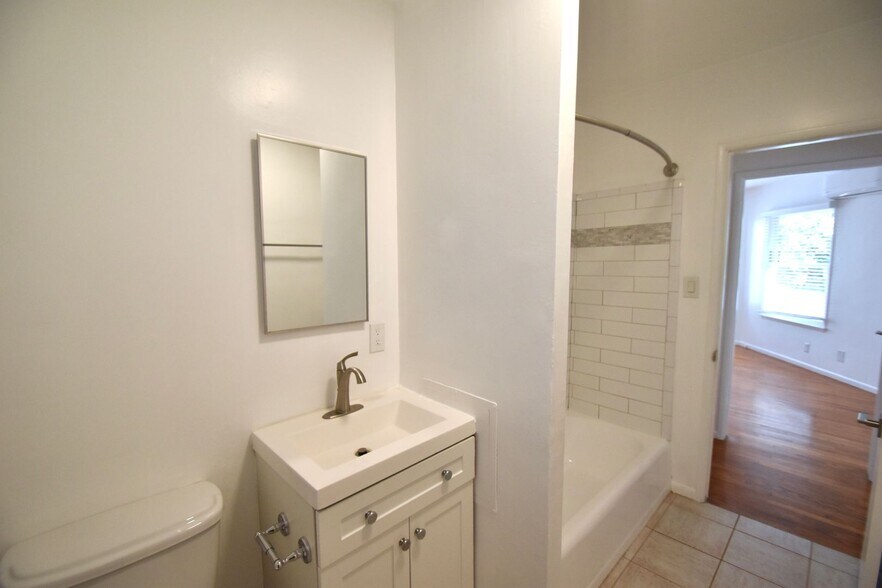 Building Photo - 14830 Dickens St