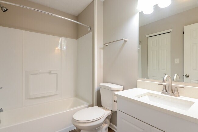 Building Photo - 6827 Devinney Ln