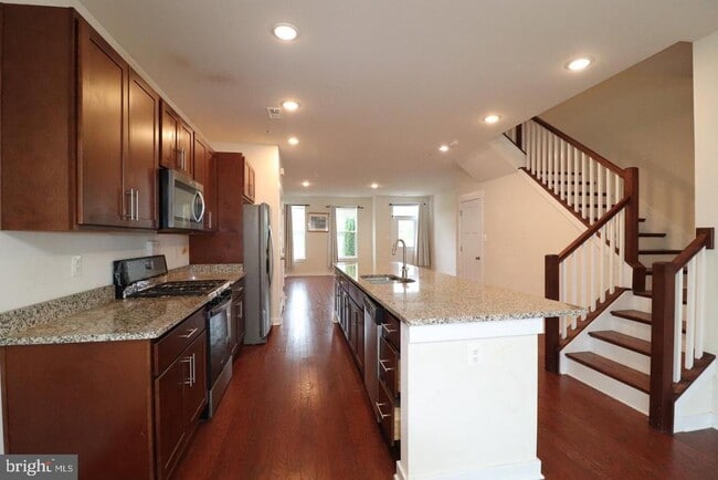 Building Photo - 414 Waverley Dr