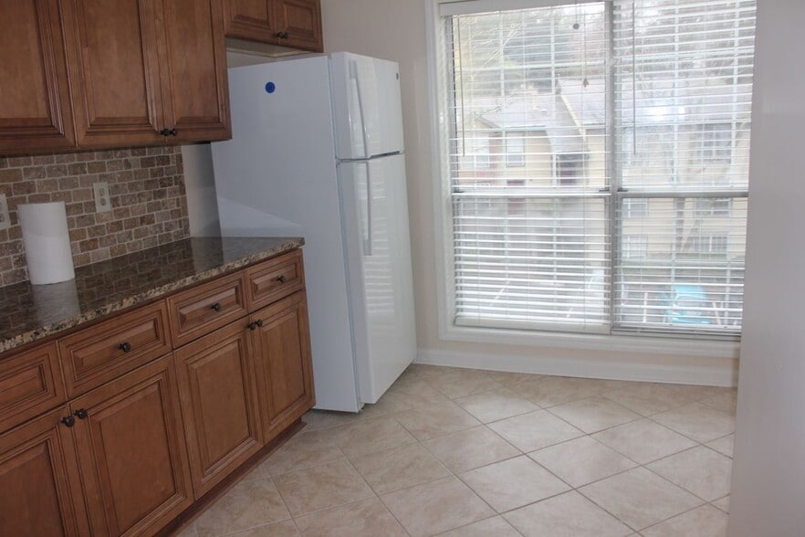 Kitchen - 1325 Weatherstone Way NE