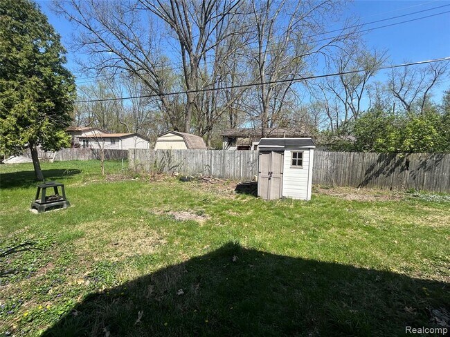 Building Photo - 3165 Chenoa St