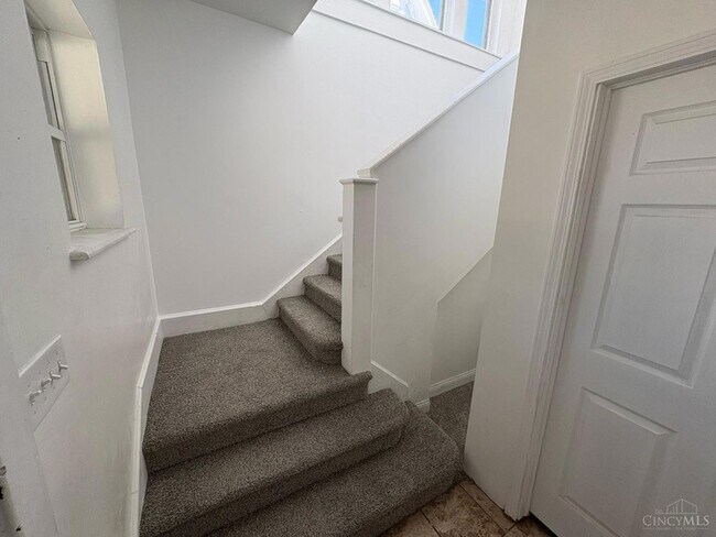 Building Photo - 2218 Highland Ave