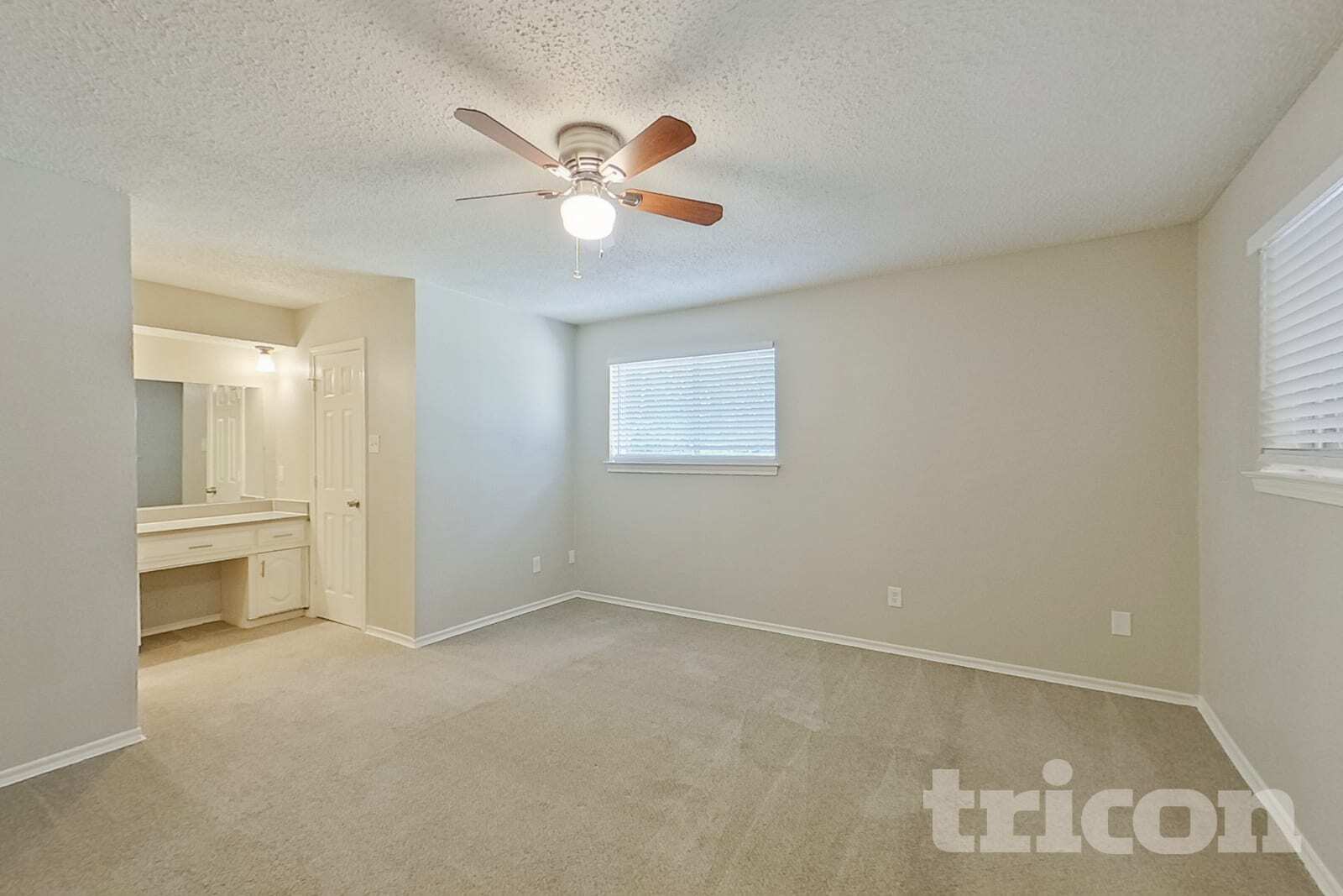 Building Photo - 545 Sharp Dr