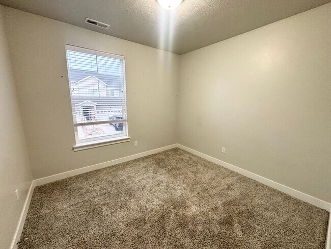 Building Photo - 3 Bedroom/2 Bathroom Condo in Lehi