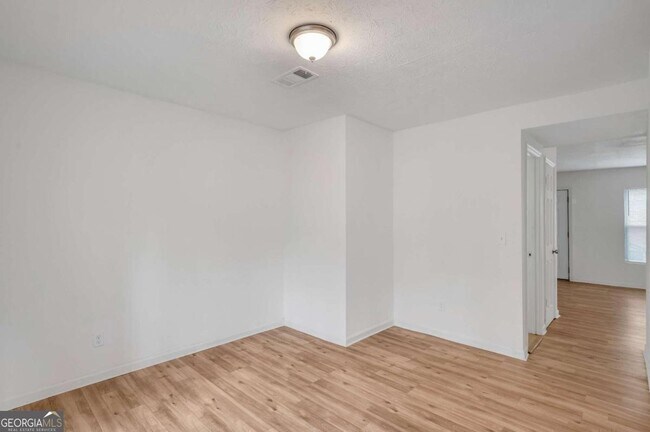 Building Photo - 1903 Whitehall Forest Ct SE