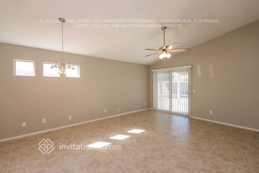 Building Photo - 364 S Bermuda Dr