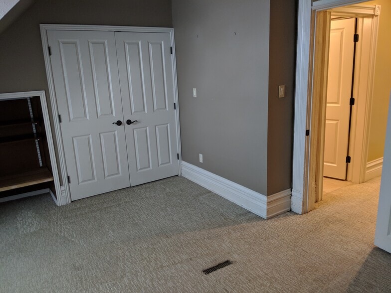 Bedroom 4 - 2860 Humboldt St