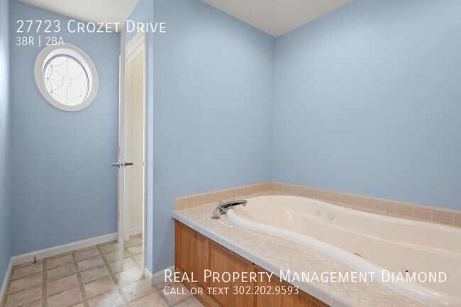 Building Photo - 27723 Crozet Dr