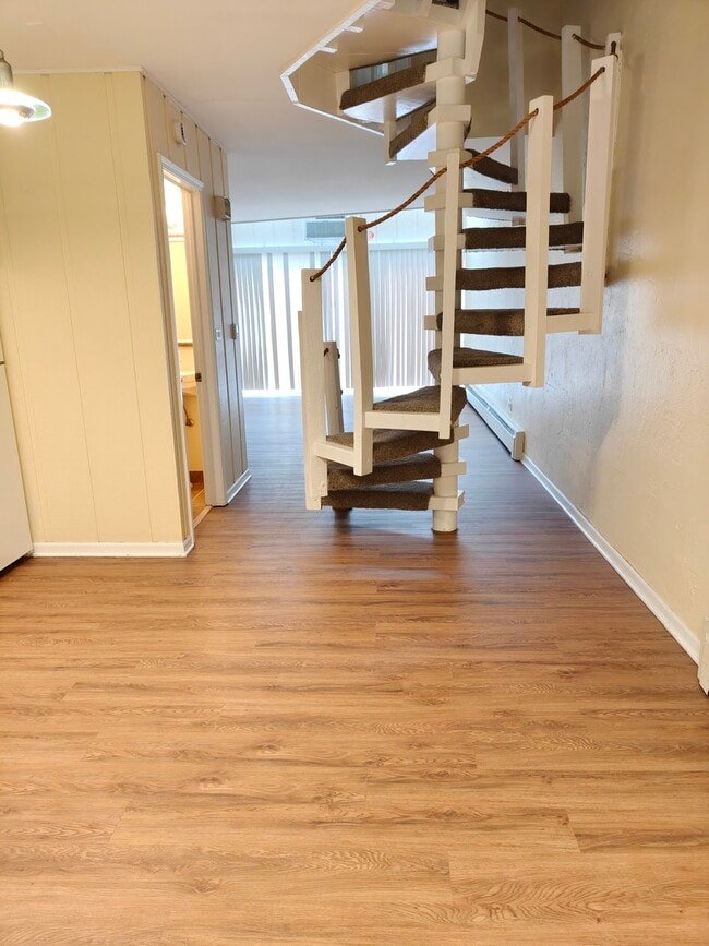 Building Photo - 1296 E Washington St