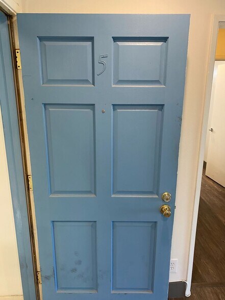 Building Photo - 3611 Mentone Ave