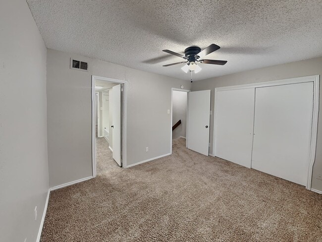 Building Photo - Stylish Candleridge Townhome with Private Patio, HOA Lawn Care & Appliances Included!