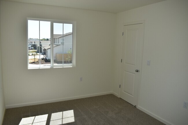 Building Photo - 4049 Cinnabar Ave
