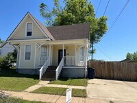 Building Photo - 908 N Main St