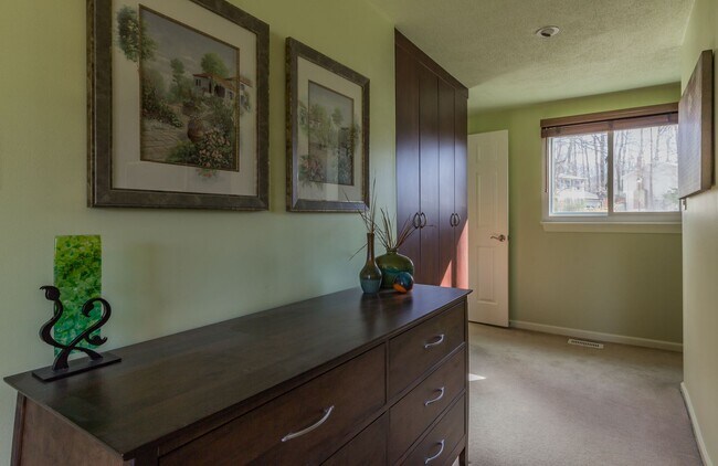 Building Photo - Beautiful 4 Bed 3.5 Bath On Cul De Sac In ...