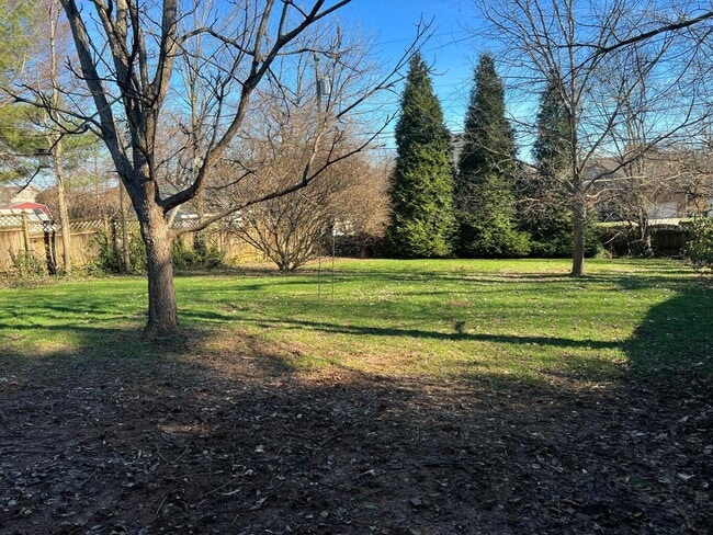 Building Photo - 2580 Millbrook Dr