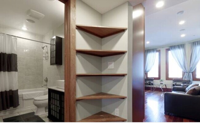 Building Photo - 2803 Ontario Rd NW