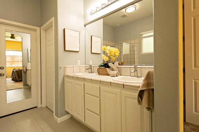 Building Photo - 563 Veneto Ct
